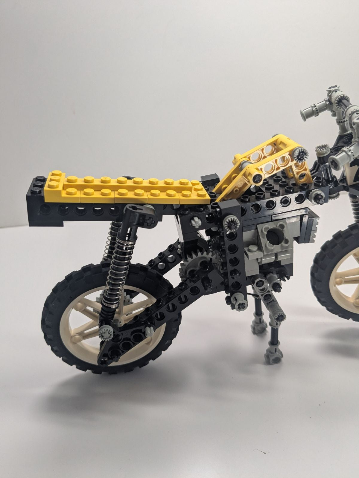 LEGO Technic: Shock Cycle (8838) - Complete - minifigures