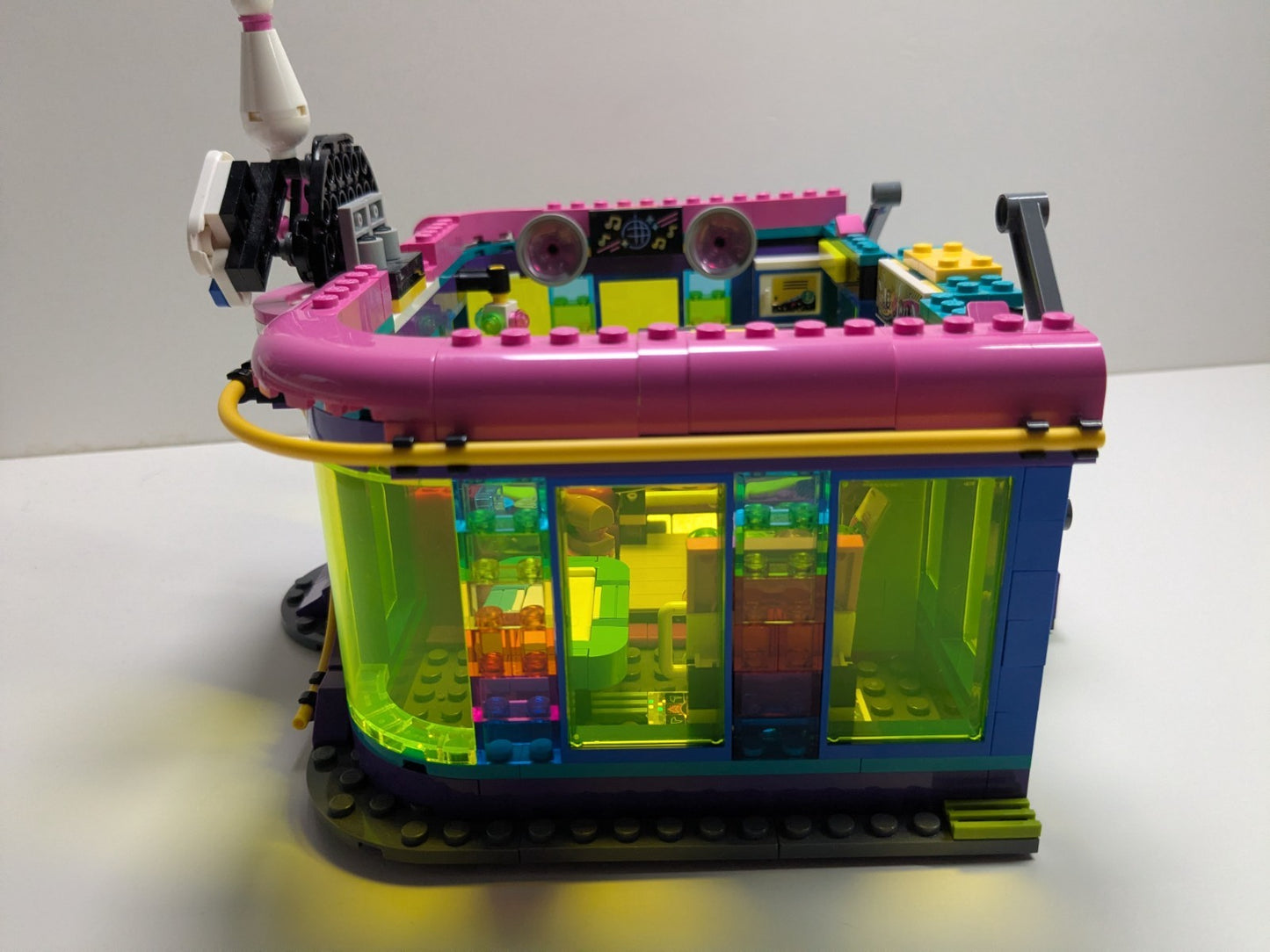 LEGO Friends: Roller Disco Arcade (41708) - Complete