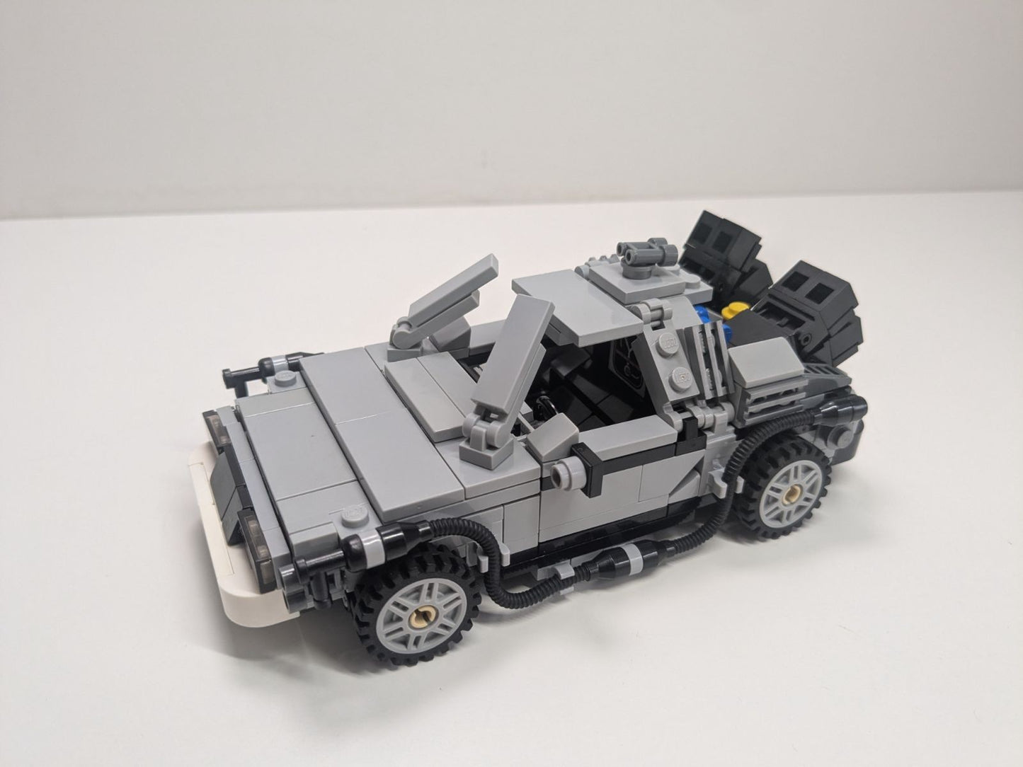 LEGO LEGO Ideas and CUUSOO: The DeLorean Time Machine (21103) - Complete - alternate view
