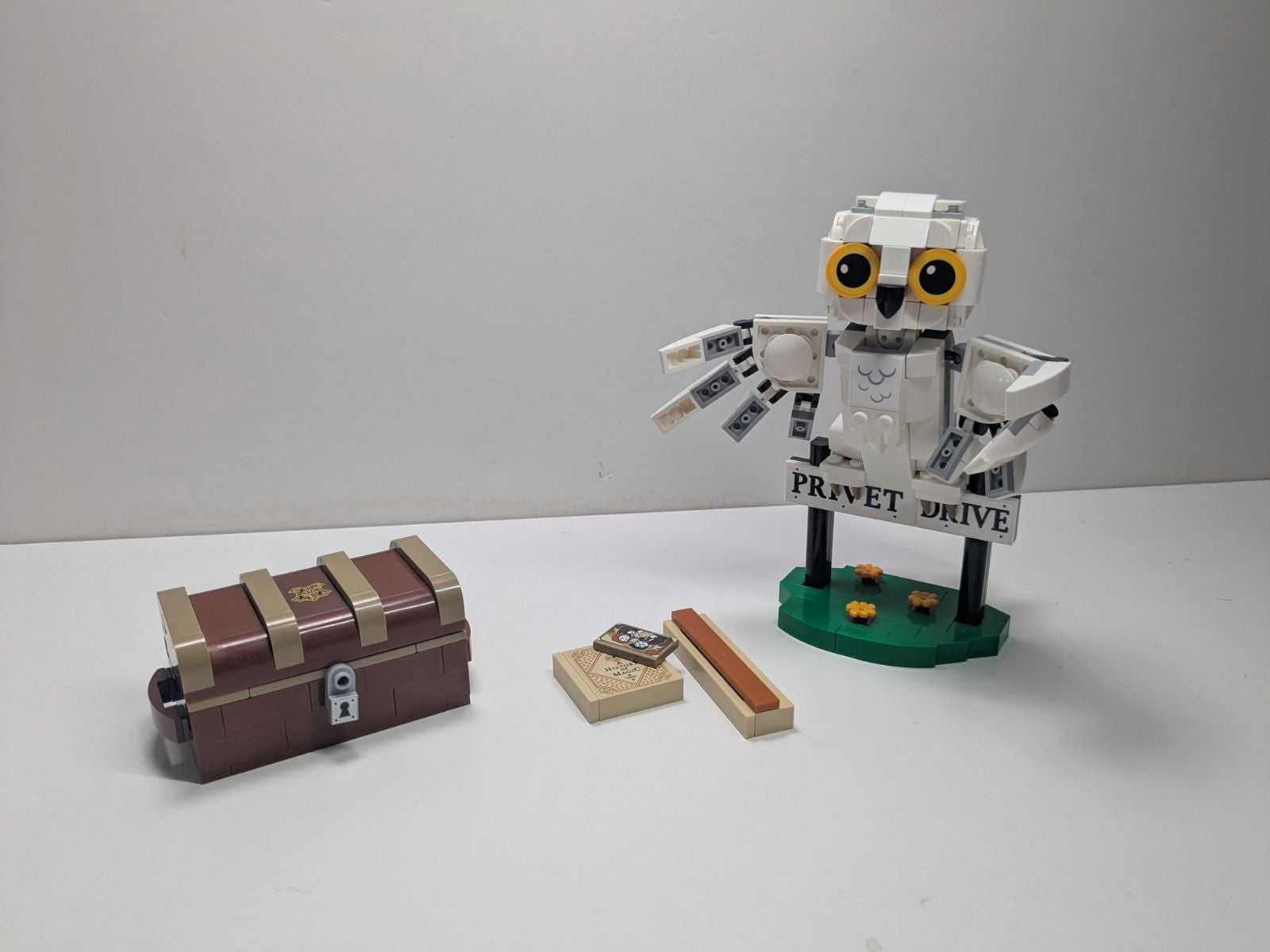 LEGO Harry Potter: Harry Potter Hedwig at 4 Privet Drive, Buildable Toy for 7 Plus Year Old Kids, Girls & Boys, with an Owl Figure, Independent Play Set, Small Wizarding World Gift Idea 76425 (76425) - Complete - box front