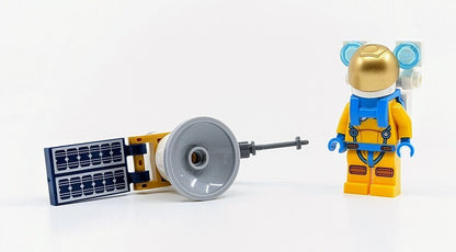 LEGO City: Sally Stardust's Satellite (952205) - New Sealed - built set