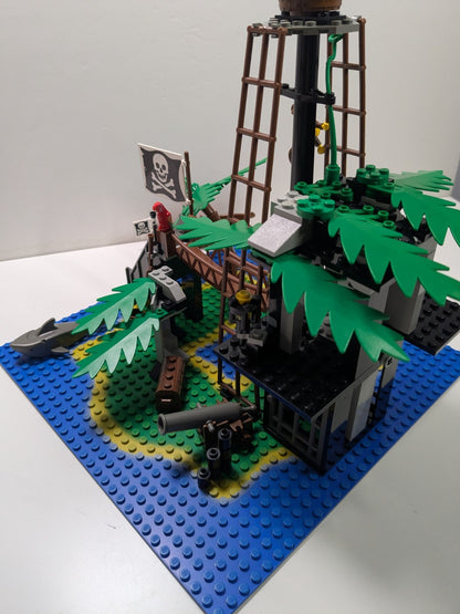 LEGO Pirates: Forbidden Island (6270) - Complete