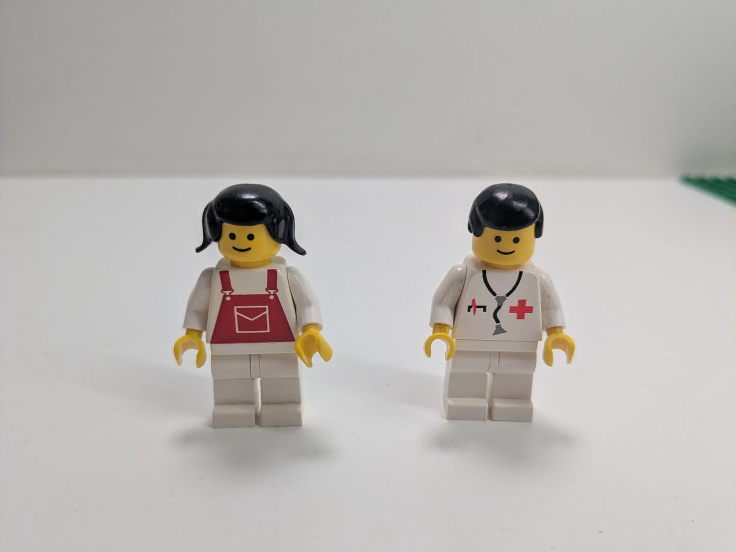 LEGO Town: Emergency Treatment Centre (6380) - Complete - minifigures