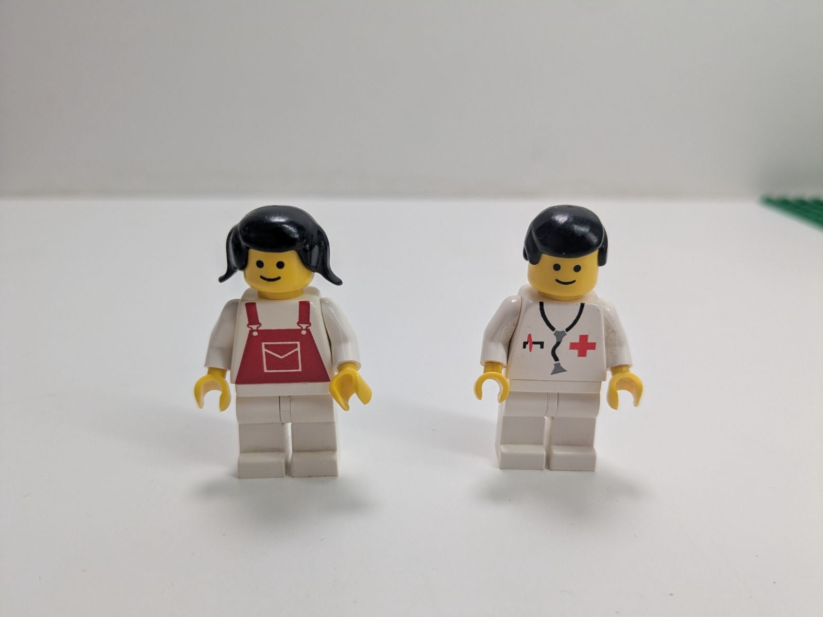 LEGO Town: Emergency Treatment Centre (6380) - Complete - minifigures