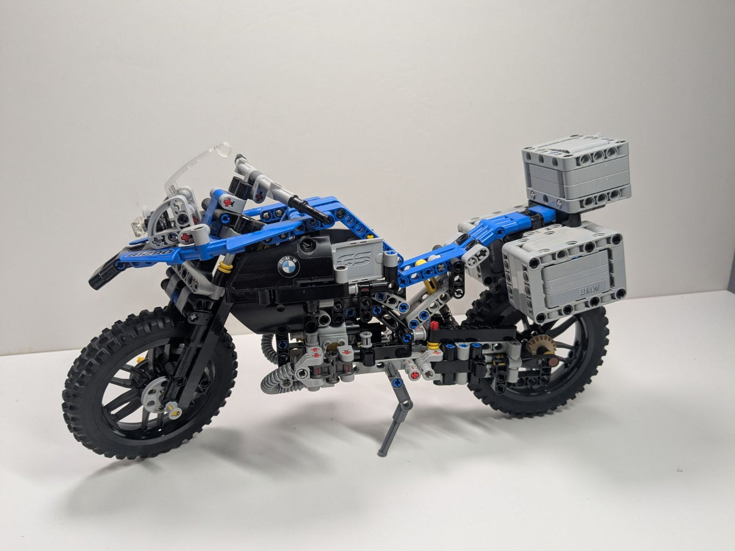 LEGO Technic: BMW R 1200 GS Adventure (42063) - Complete - box front
