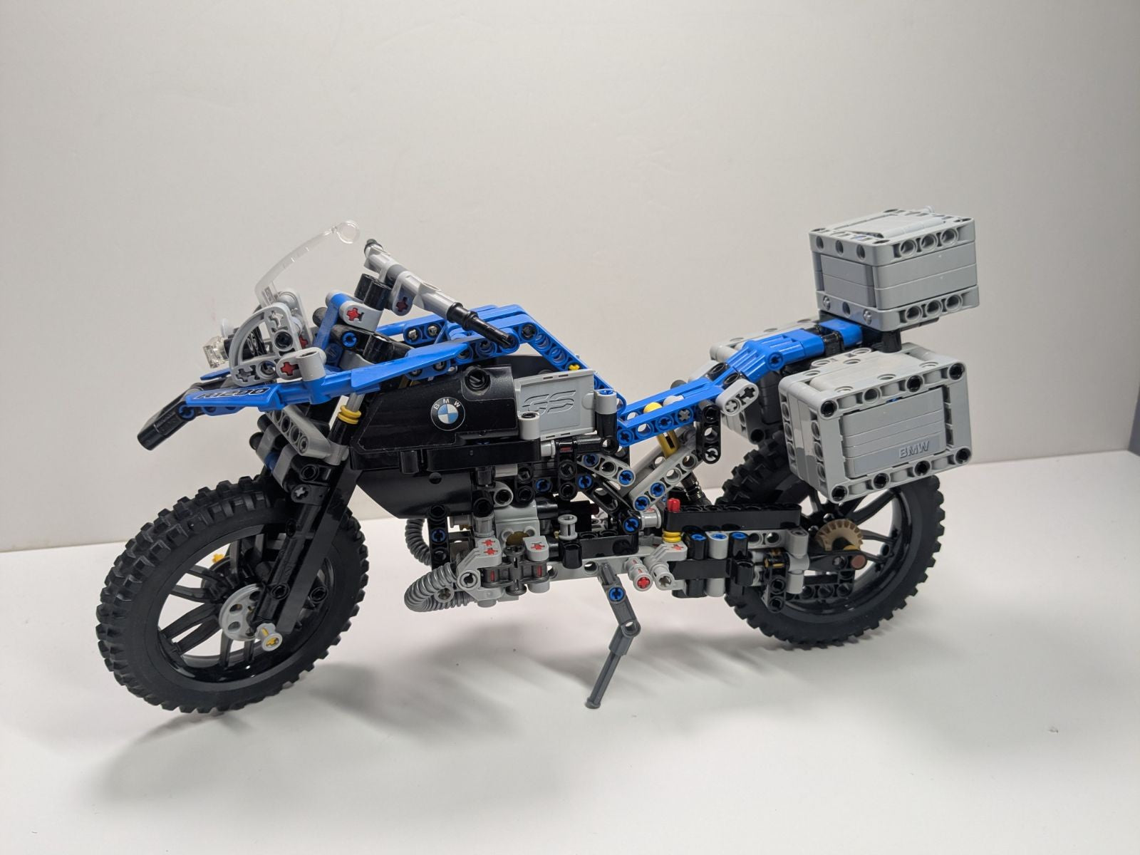 LEGO Technic: BMW R 1200 GS Adventure (42063) - Complete - box front