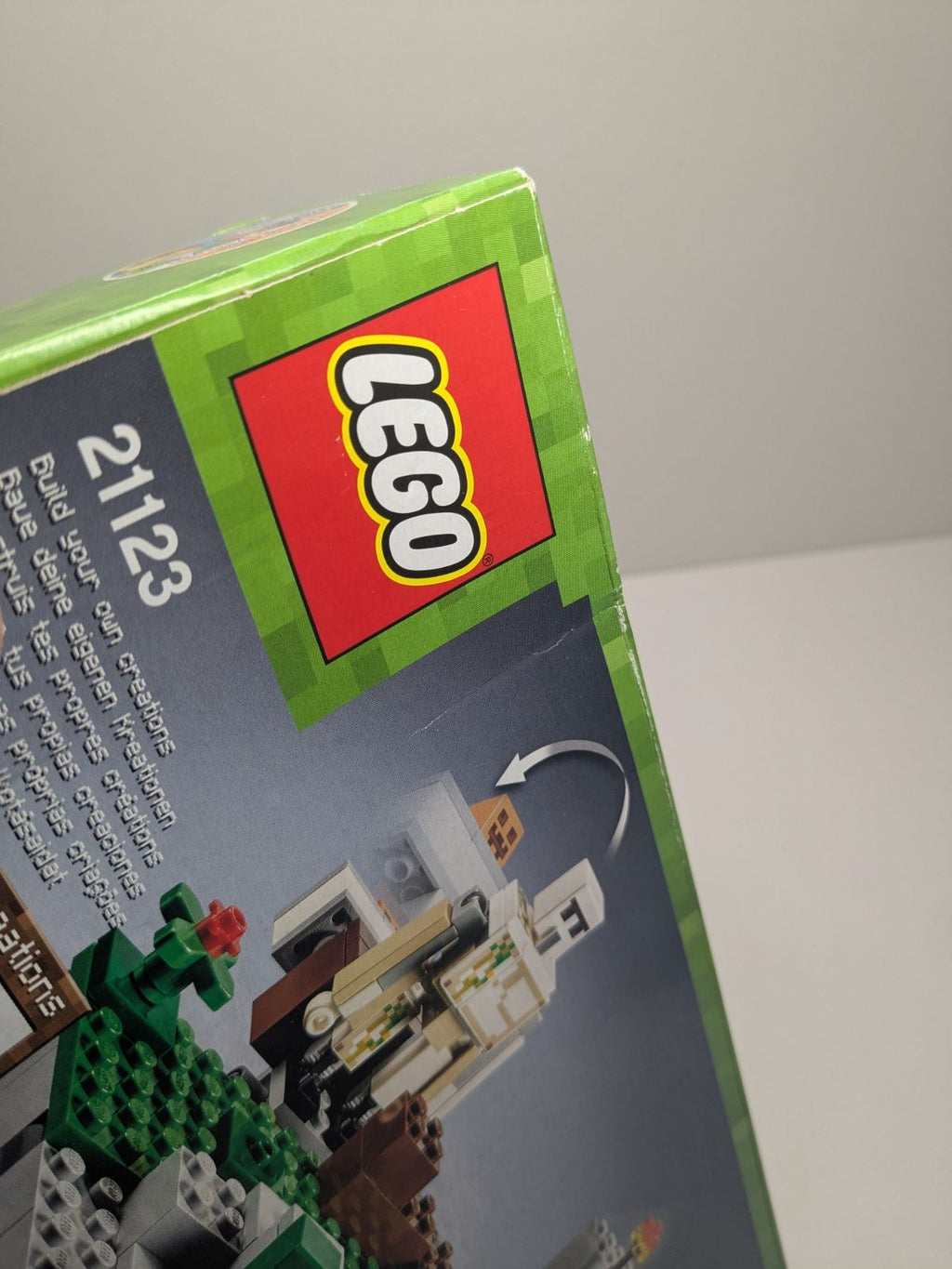 LEGO Minecraft: The Iron Golem (21123) - New Sealed - close-up