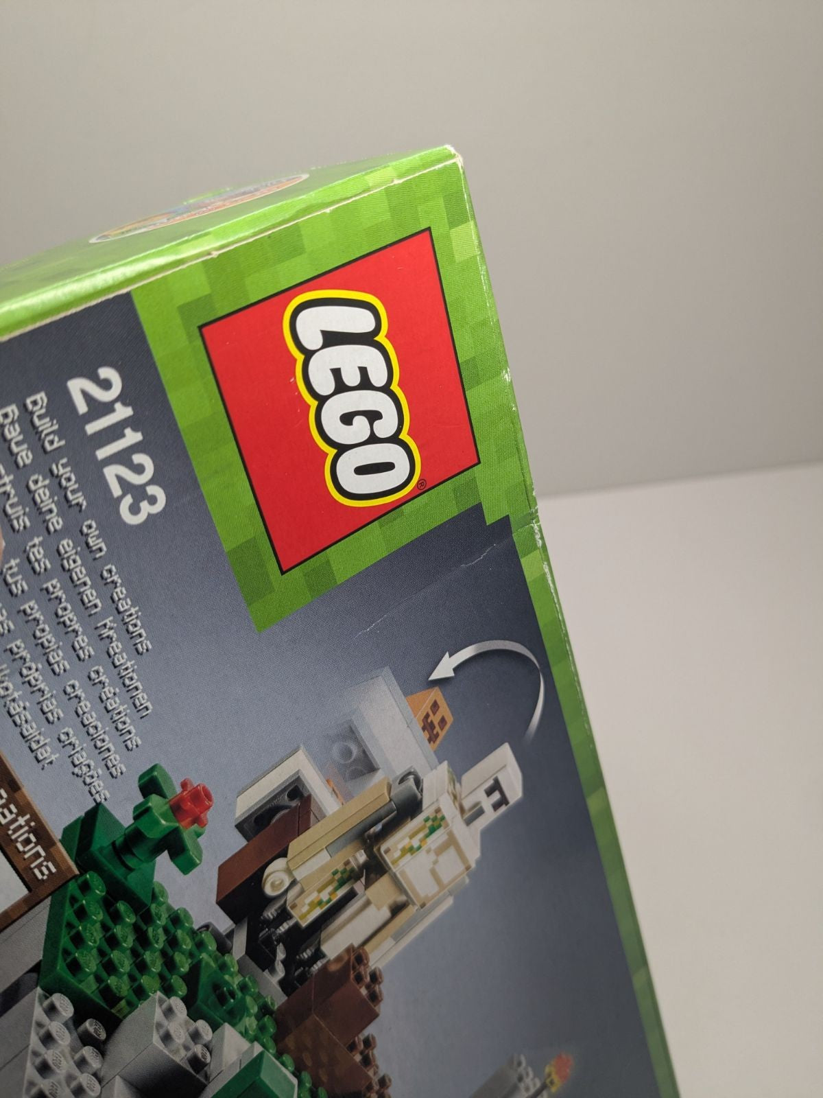 LEGO Minecraft: The Iron Golem (21123) - New Sealed - close-up