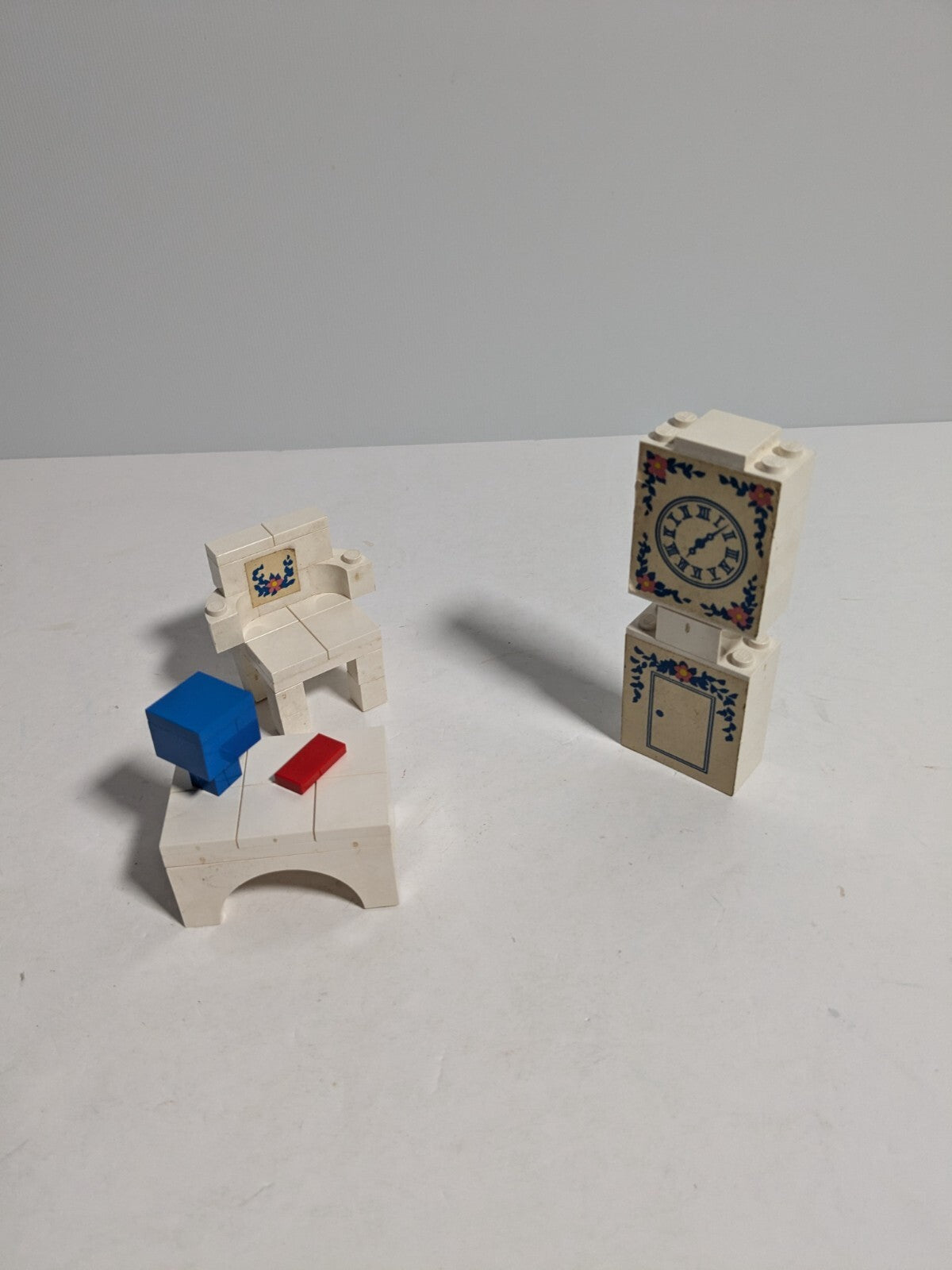 LEGO Homemaker: Baby's Cot and Cabinet (271) - Complete