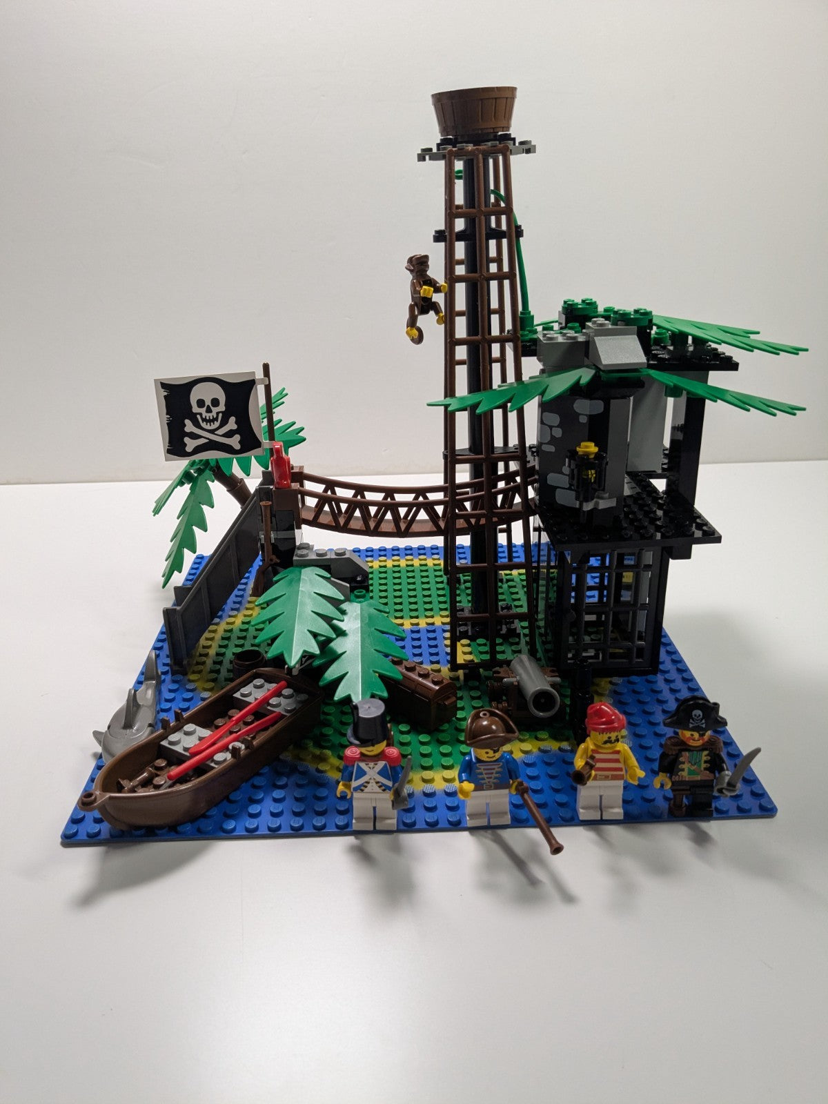 LEGO Pirates: Forbidden Island (6270) - Complete - built set