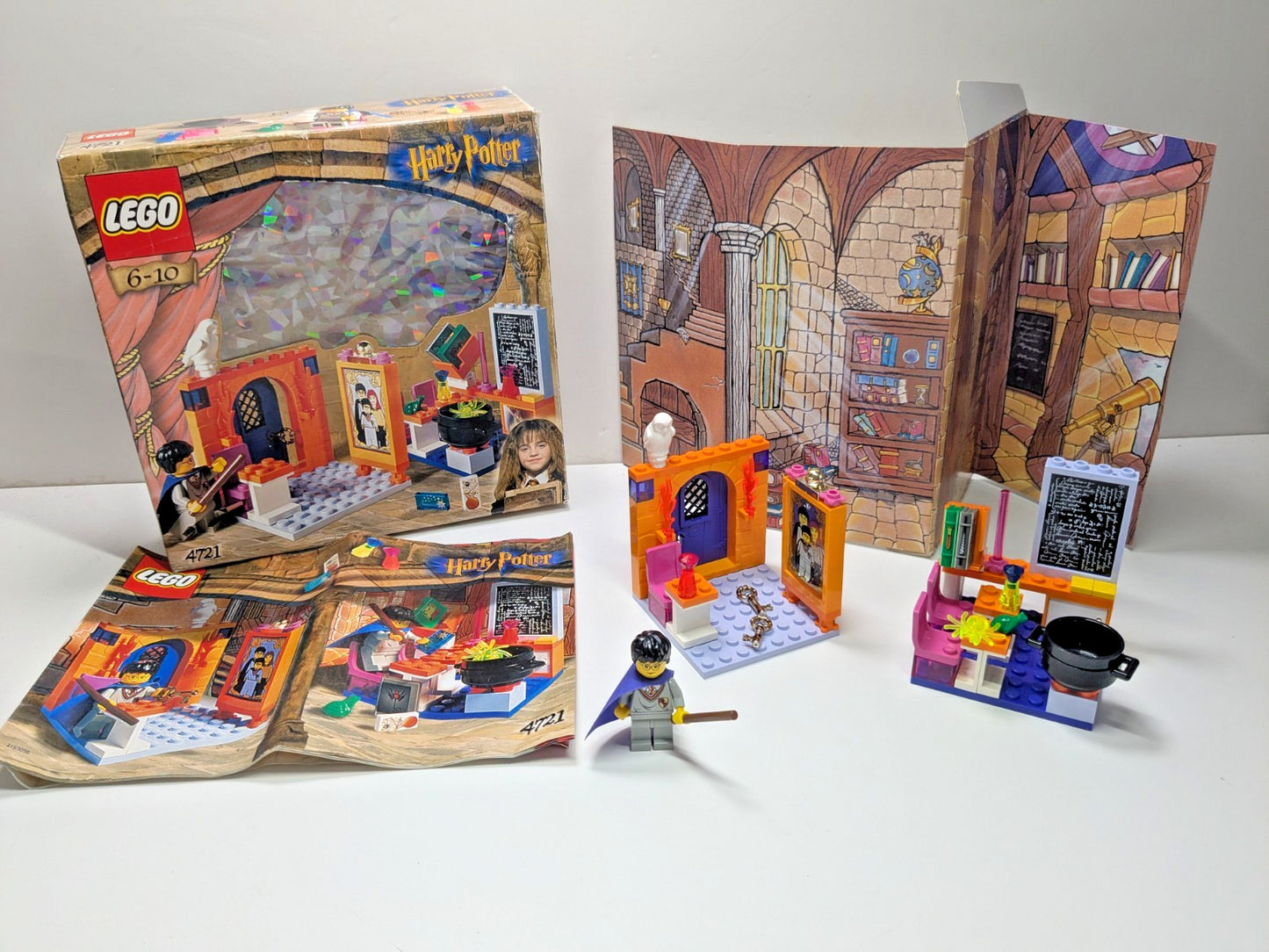 LEGO Harry Potter: Hogwarts Classrooms (4721) - Complete