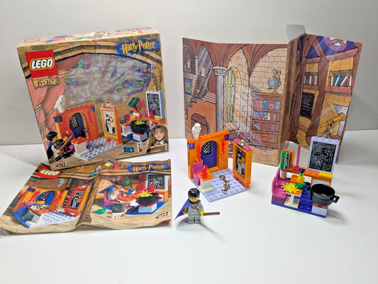 LEGO Harry Potter: Hogwarts Classrooms (4721) - Complete