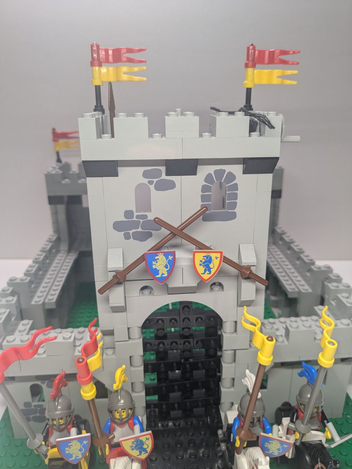 LEGO Castle: King's Castle (6080) - Complete - alternate view