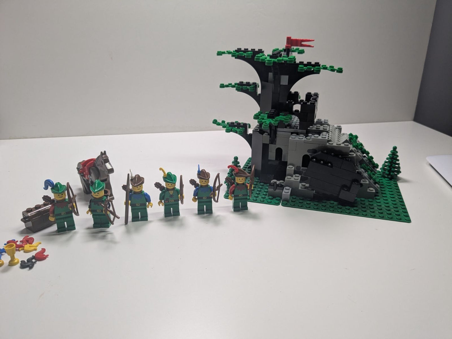 LEGO Castle: Camouflaged Outpost (6066) - Almost Complete