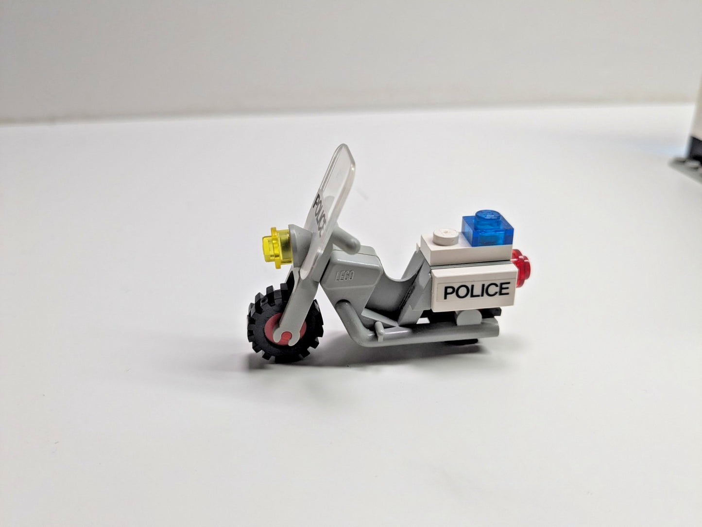 LEGO Town: Police Station (6384) - Complete