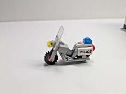 LEGO Town: Police Station (6384) - Complete