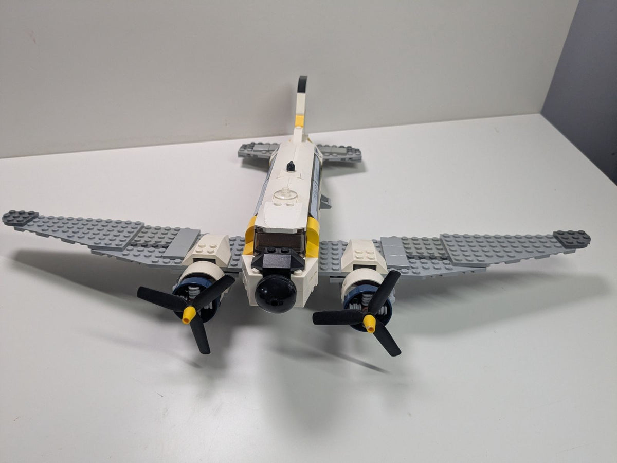 LEGO Indiana Jones: Peril in Peru (7628) - Complete - side view