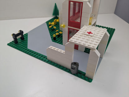 LEGO Town: Emergency Treatment Centre (6380) - Complete - view 15
