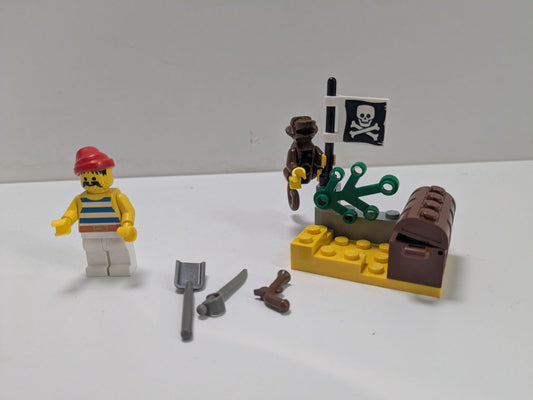 LEGO Pirates: Buried Treasure (6235) - Almost Complete - box front