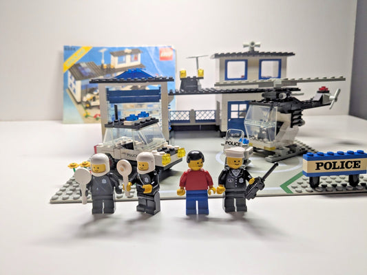 LEGO Town: Police Station (6384) - Complete